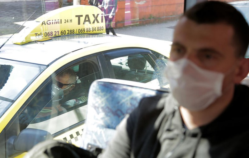 Albania relaxează restricţiile, dar îi va încarcera pe cei care nu respectă carantina