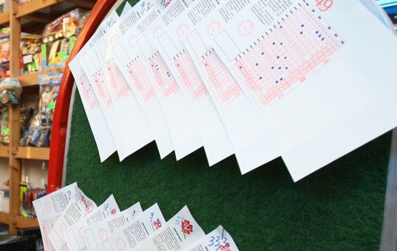 Premiu FABULOS la tragerea loto 6 din 49 din această seară. Vezi ce poţi să faci cu banii!