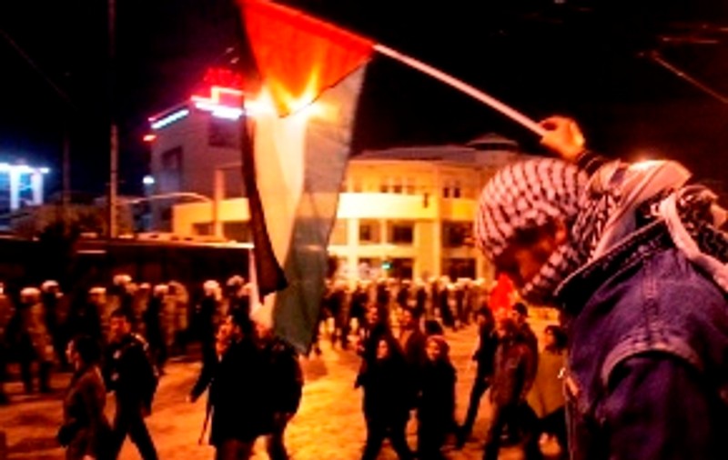 Două sute de palestinieni părăsesc Fâşia Gaza