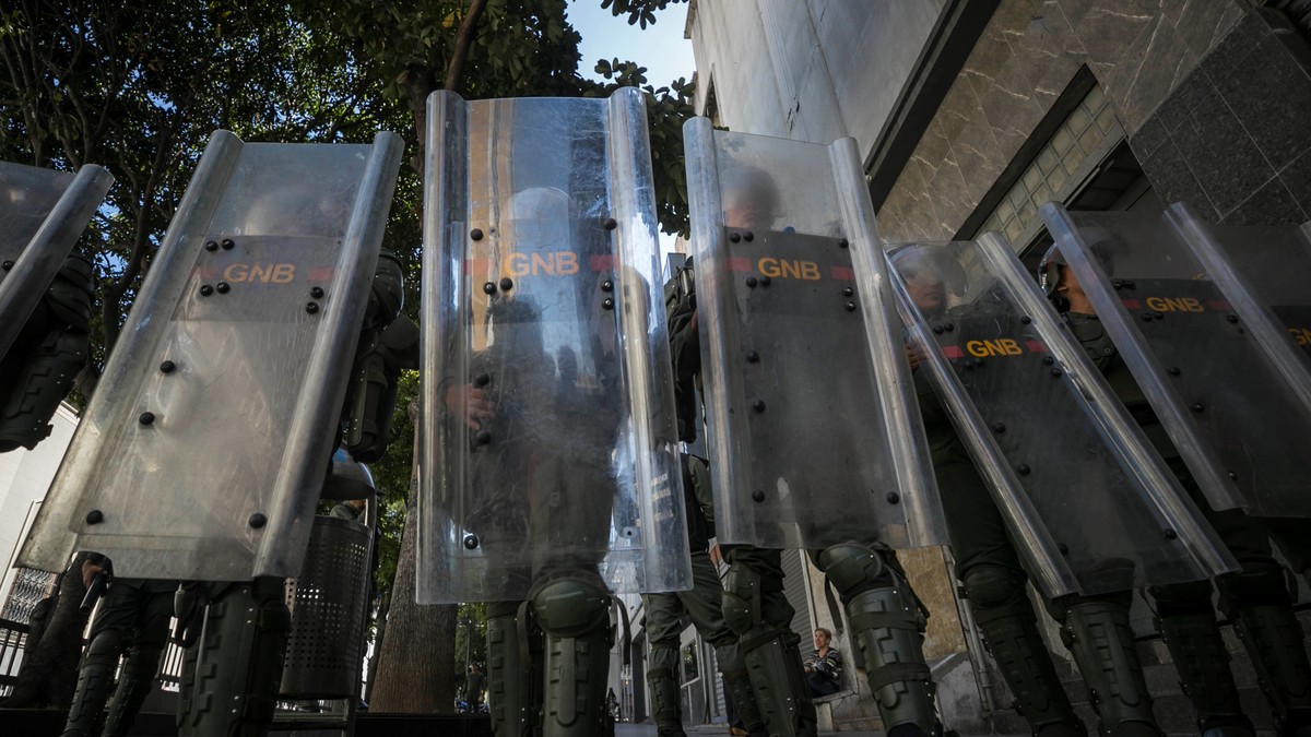 Sediul parlamentului din Caracas a fost închis joi după o alertă cu bomba