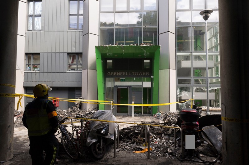 Intrarea în Grenfell Tower
