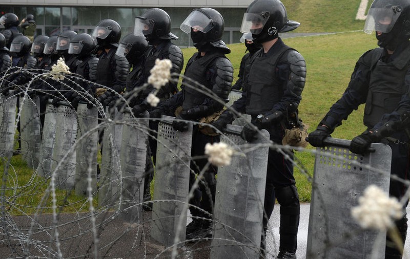 Aventurile unui polițist care a fugit din Belarus în Rusia:„ Mintea mea era în alertă. Oare mă vor arunca într-un râu?”