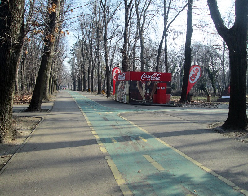 Bâlciul Herăstrău. Cel mai mare parc din București are 43 de cârciumi pe 110 hectare. În Paris, Bois de Boulogne se întinde pe 845 de hectare și are 2 cafenele şi 2 restaurante