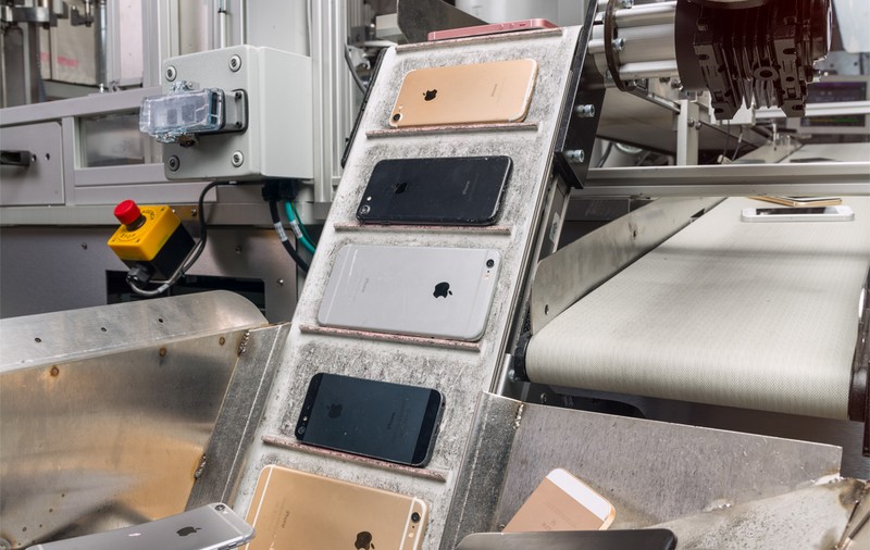 Ce robot a creat Apple pentru producerea Iphone-urilor