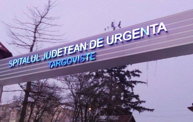 Un bătrân din Dâmbovița a ajuns la spital cu larve