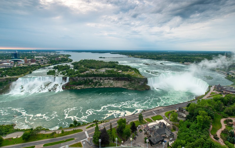 Un bărbat a căzut în Cascada Niagara și a supraviețuit miraculos