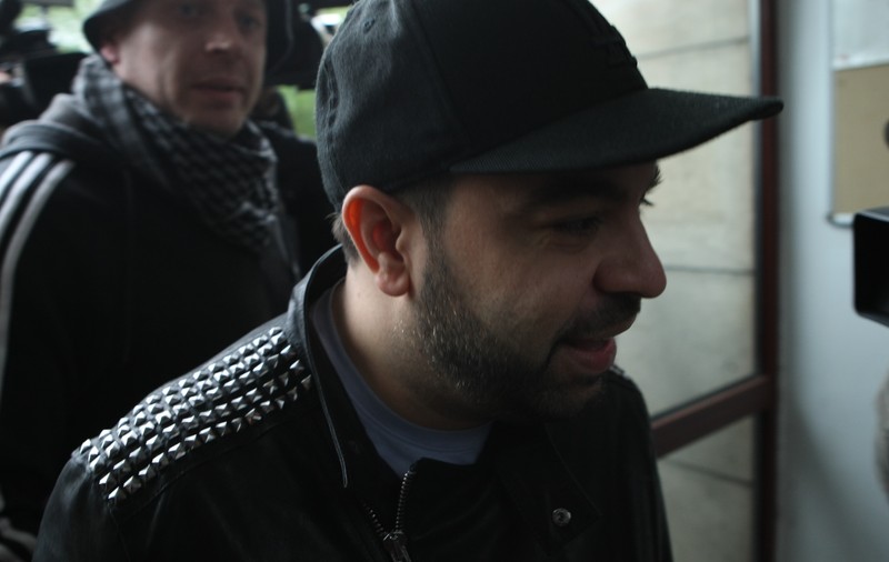 Uite ce agitat a fost Florin Salam în timp ce aştepta să fie audiat FOTO