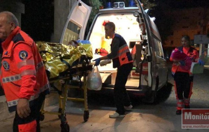 O fată de 14 ani din Cerneşti, județul Botoșani, a născut în ambulanță