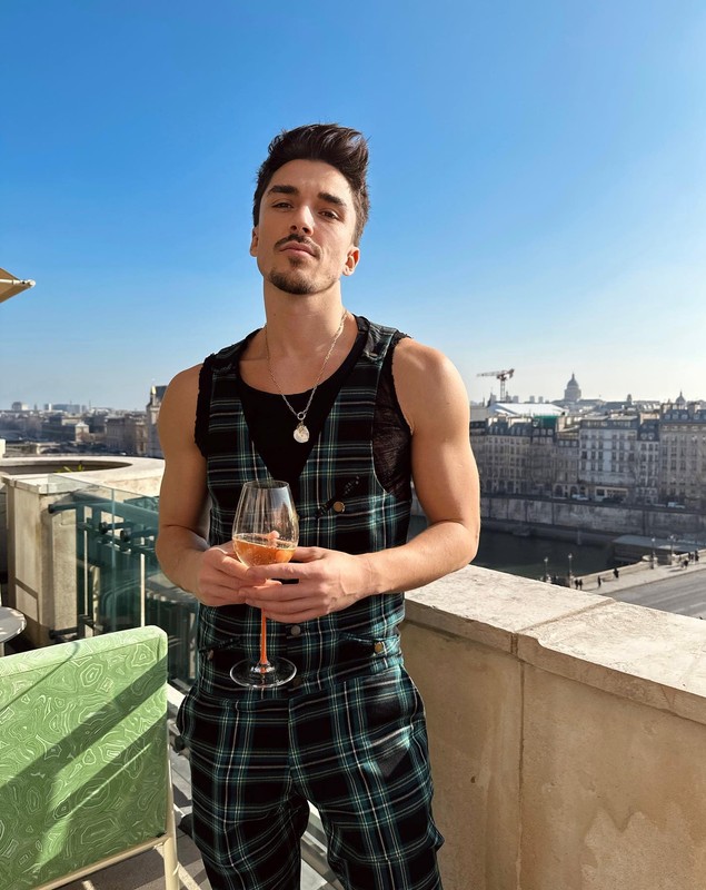 Emil Rengle a povestit cum și-a anunțat părinții despre orientarea lui sexuală: „Mă așteptam să fie cea mai mare dezamăgire”