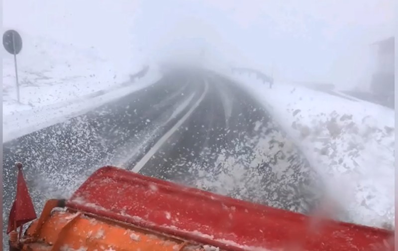 Orașul Borsec, rămas parțial fără curent electric, timp de mai multe ore, din cauza ninsorii abundente
