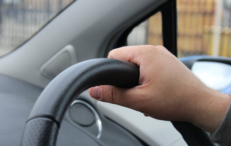 Un băiețel de 10 ani, prins de poliție la volanul unui autoturism pe o autostradă din SUA, alături de sora sa. Copiii se aflau la peste 300 km de casă
