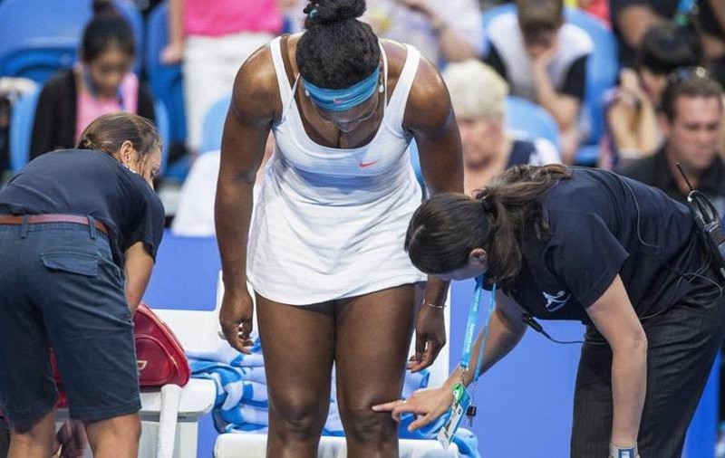 Serena Williams are genunchiul stâng umflat! Profită Simona Halep?