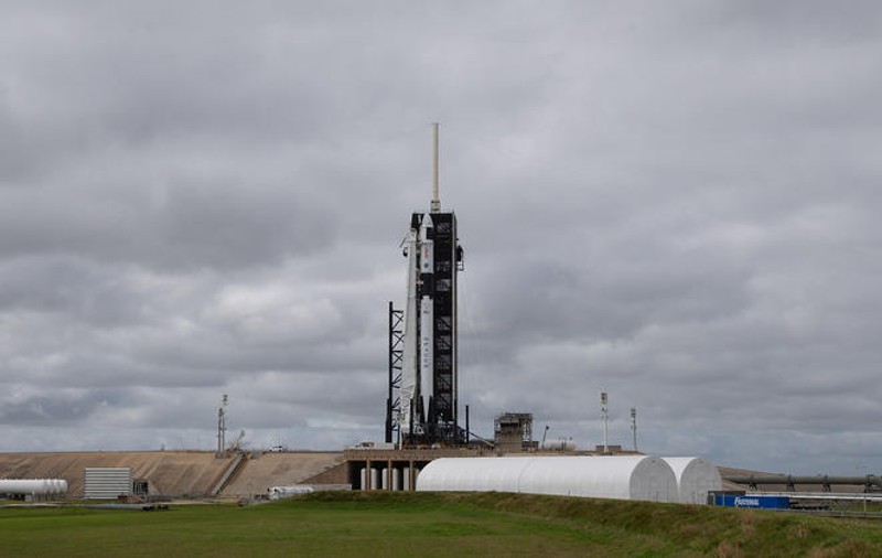 SpaceX, aleasă de NASA să trimită următorul echipaj de astronauţi americani pe Lună
