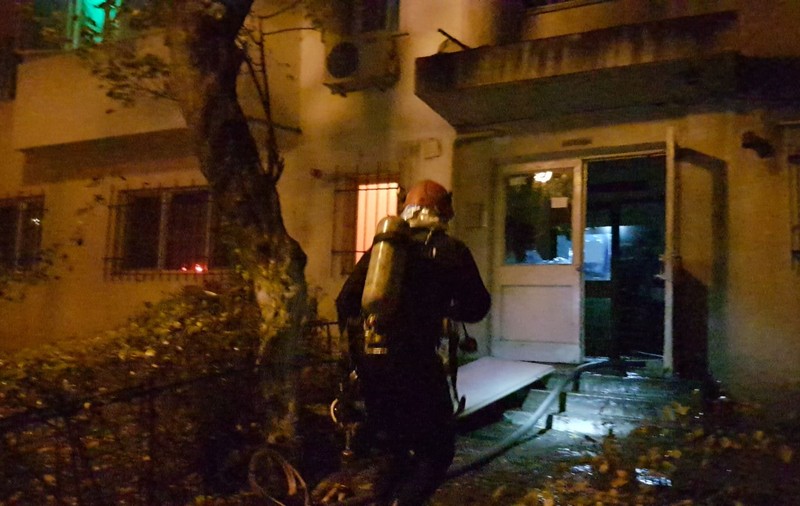 VIDEO&FOTO | Incendiu puternic la un bloc din Constanța