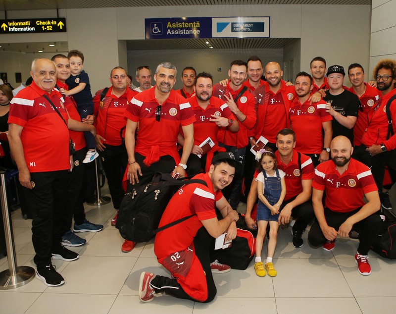 UPDATE. Tricolorii sunt în drum spre Londra. Generaţia de Aur pleacă mâine la Cardiff, acolo unde s-a născut, acum 24 de ani! Superechipă cu 19 eroi pentru finala Ligii Campionilor! FOTO&VIDEO