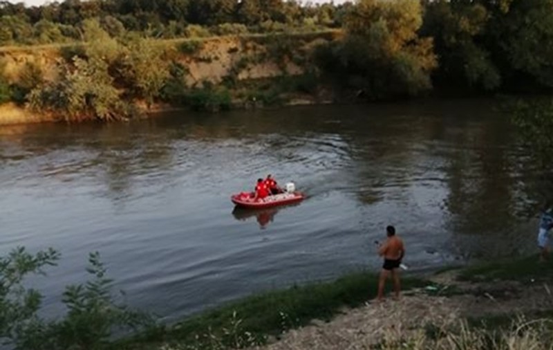 O femeie a mers să se scalde în râul Timiș, dar n-a mai ieșit la suprafață!