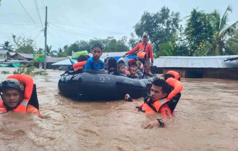 Cel puțin 72 de morți și 33 de răniți în Filipine în urma unei furtuni tropicale. Au fost și alunecări de teren