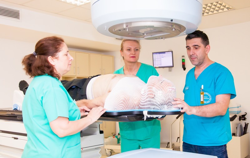 Cancerul este tratat la Spitalul Militar prin cea mai avansată tehnologie de radioterapie