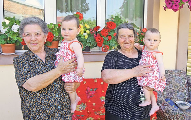 În Chiajna, aproape fiecare locuitor are o «dublură» | O comună din județul Ilfov se laudă cu cele mai multe perechi de gemeni din Europa