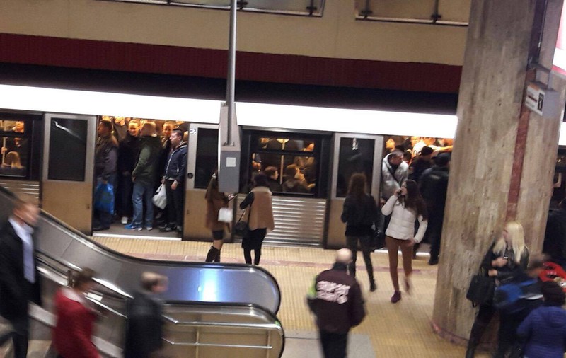 Fanii FC Zurich au luat metroul cu asalt, înainte de meciul cu Steaua. A fost nevoie de intervenția jandarmilor