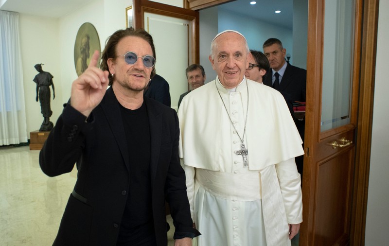 FOTO | Bono a discutat cu Papa Francis despre scandalurile de agresiune sexuală din Biserică: Se putea vedea durerea pe chipul lui