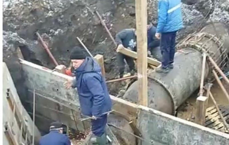 Municipiul Bacău a rămas fără apă potabilă de câteva zile. Remedierea avariei, amânată până sâmbătă