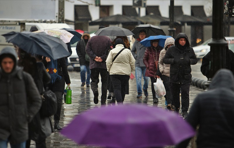 Alertă meteo: ploi în aproape toată țara, iar la munte se va depune zăpadă. Cum va fi vremea în București