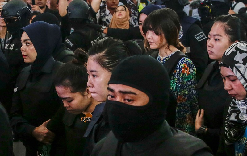 Femeile acuzate de uciderea lui Kim Jong-nam, duse pentru reconstituire la locul crimei