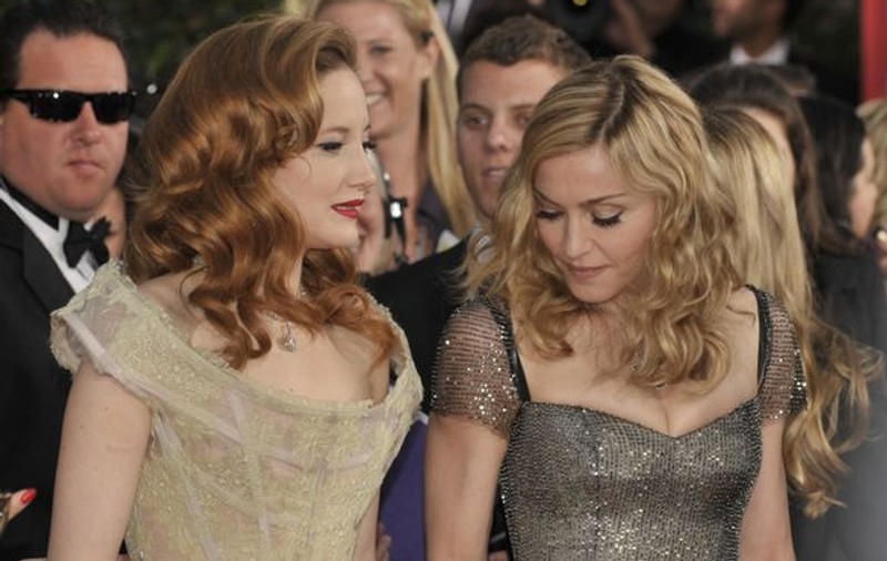 Madonna nu s-a dezlipit de protejata ei, la Globurile de Aur | FOTO & VIDEO