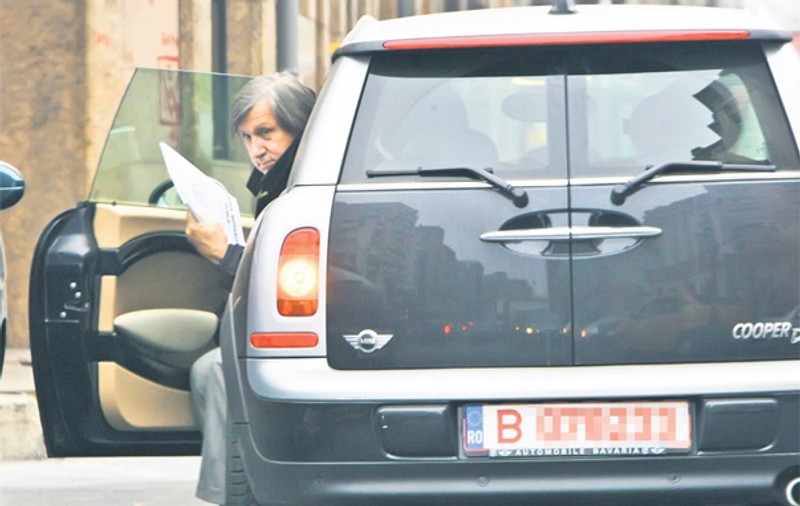 Ilie Năstase i-a dăruit Brigittei Sfăt, iubita lui, o maşină cochetă