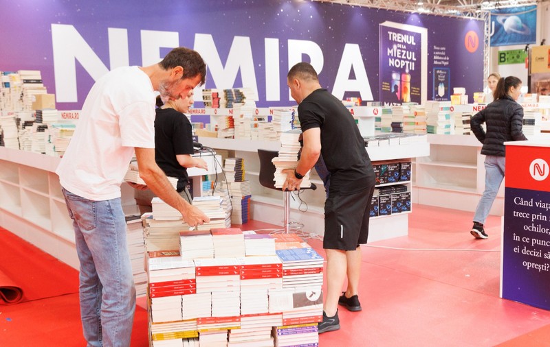 Începe Bookfest 2026: ce surprize îi așteaptă pe vizitatori la Romexpo, de la cărți virale pe TikTok la mari reduceri