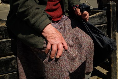 Mâinile Eugeniei sunt “hodorogite”" de munca în fabrică