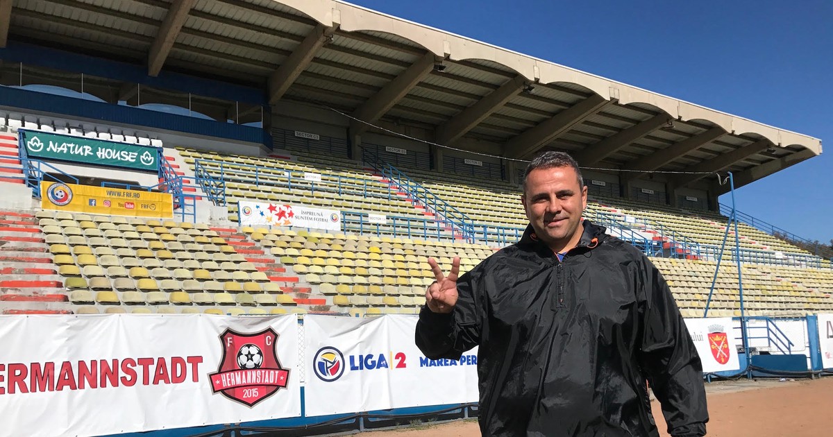 Ce melodie le va cânta antrenorul Alexandru Pelici elevilor săi de la FC Hermannstadt după victoria cu FCSB. E fiul ”Privighetorii Banatului”