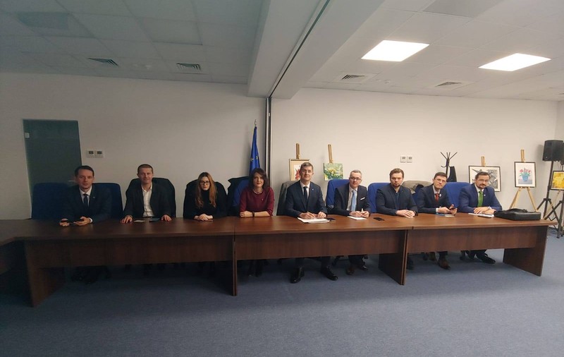 Parlamentarii USR au mers la sediul Avocatului Poporului, pentru a-i cere lui Victor Ciorbea să atace OUG-ul pe legile justiţiei la CCR. Ce au găsit acolo