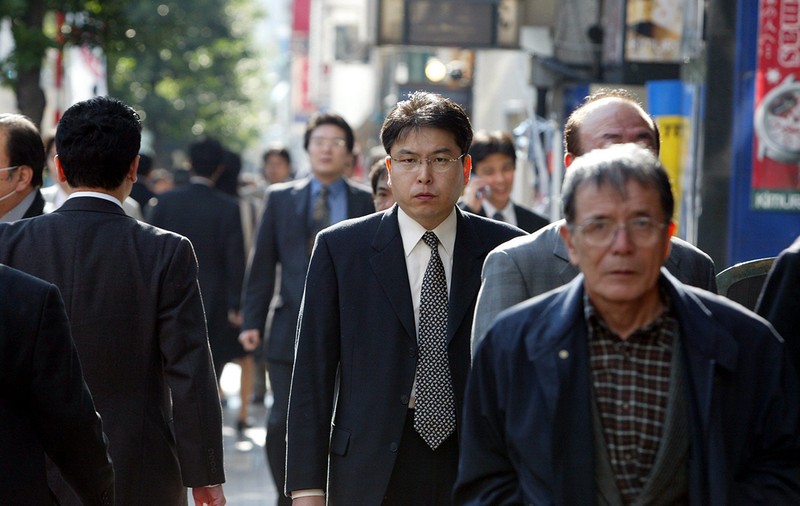 De ce, în plin COVID-19, șomajul este doar 2,61% în Japonia și 13,3% în SUA. Programul de lucru este dur, dar locul de muncă este pe viață