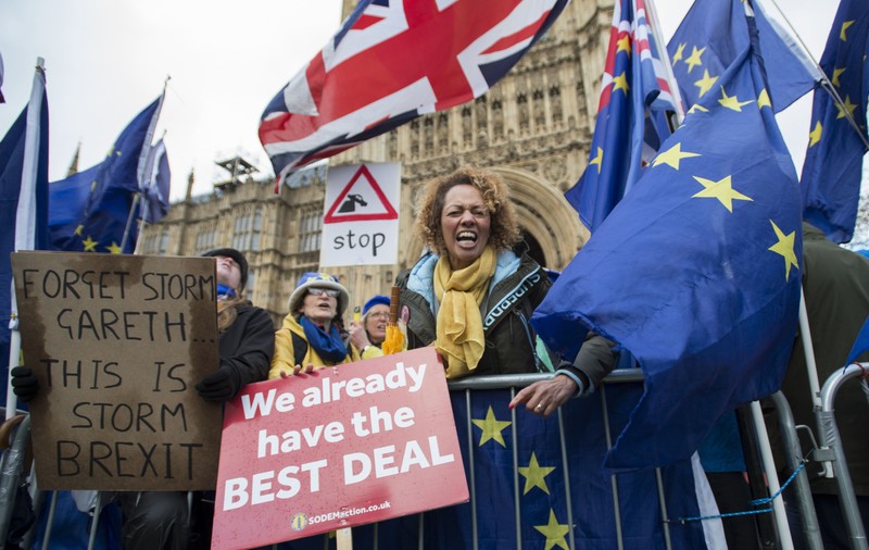 7 efecte imediate ale unui Brexit fără acord. Cum i-ar putea afecta pe români şi pe europeni "divorţul" Marii Britanii de UE