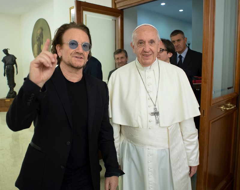 FOTO | Bono a discutat cu Papa Francis despre scandalurile de agresiune sexuală din Biserică: Se putea vedea durerea pe chipul lui