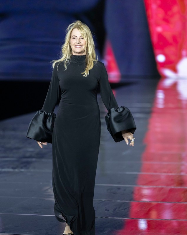 Nadia Comăneci, apariție spectaculoasă pe podium la Paris