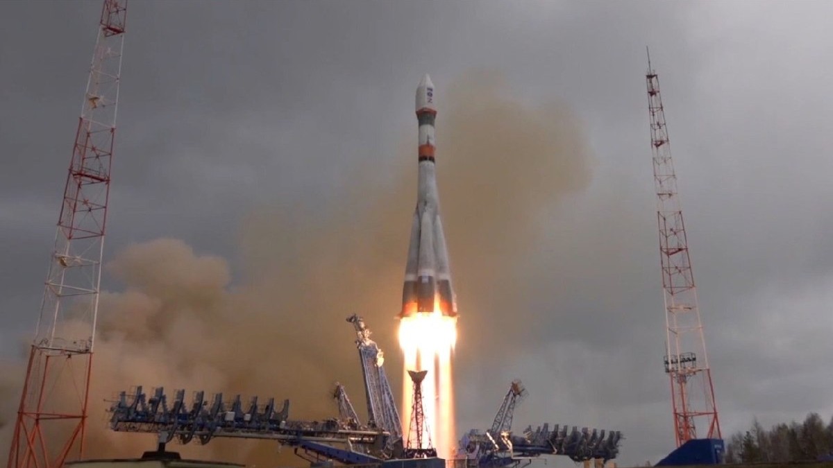 Forțele spațiale ruse au lansat cu succes o rachetă purtătoare Soyuz-2.1a cu un satelit militar de supraveghere Bars-M nr. 3 de pe cosmodromul Plesetsk, arată imaginile Ministerului rus al Apărării, 19 mai 2022