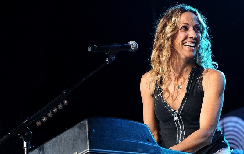 Sheryl Crow a PĂŢIT ditamai RUŞINEA pe scenă. Dar e Sheryl Crow şi ştie să iasă din orice încurcătură!