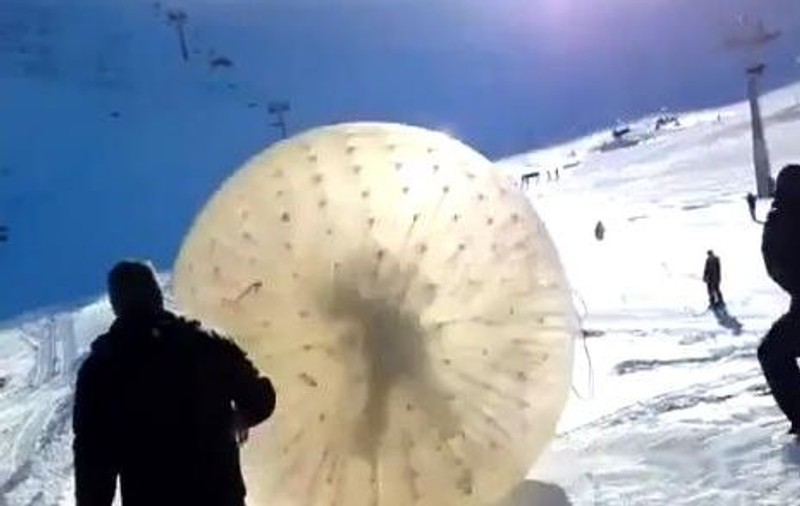 Un tânăr a murit stupid într-un accident de zorbing | VIDEO INCREDIBIL