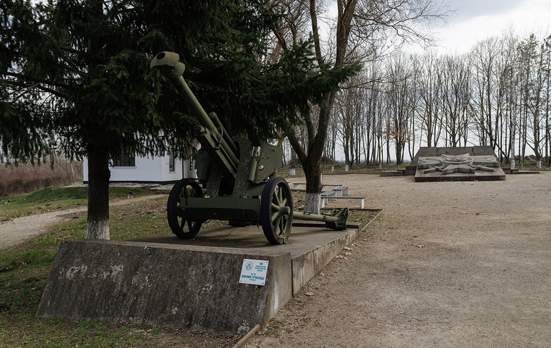 Ce rămâne după războaie: nimeni nu-i mai strigă pe nume pe miile de români din gropile comune de la Turtucaia FOTOREPORTAJ