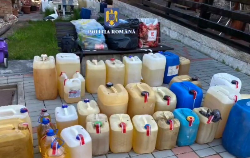 39 de șoferi de autobuz din Brașov au fost reținuți, furau motorină direct din rezervoare