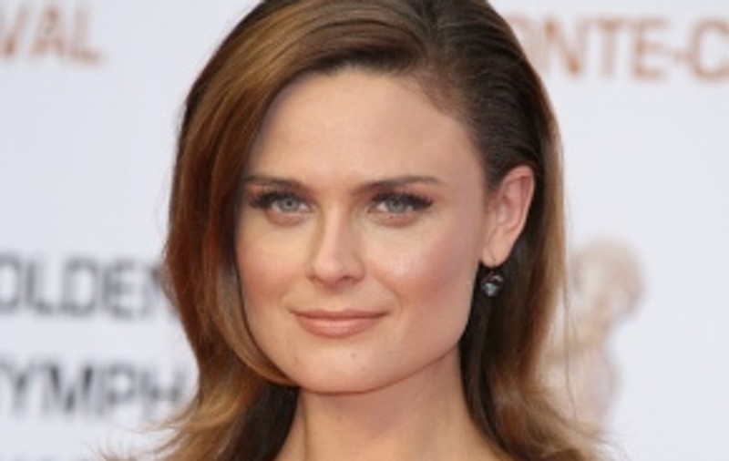 Emily Deschanel vrea o viaţă mai bună pentru cimpanzei 