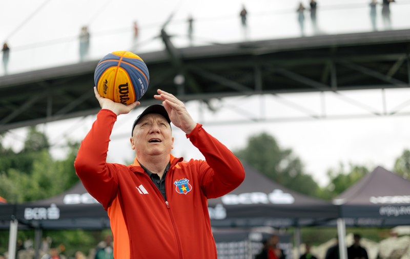 Slam-dunk acrobatic peste o mașină la BCR Sport Arena Streetball. Festivalul de sport urban i-a adus pe eroii de la Sevilla pe terenul de baschet