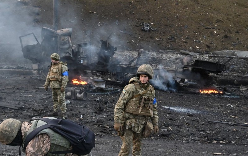 Războiul din Ucraina, a doua zi. Armata ucraineană a rezistat unei ofensive majore, pe mai multe fronturi. Confruntări armate la Kiev și în orașele majore ale țării