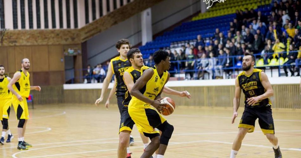 Grevă la echipa de baschet Cuza Sport Brăila. Clubul baschetbaliștilor americani înjunghiați, grave probleme financiare