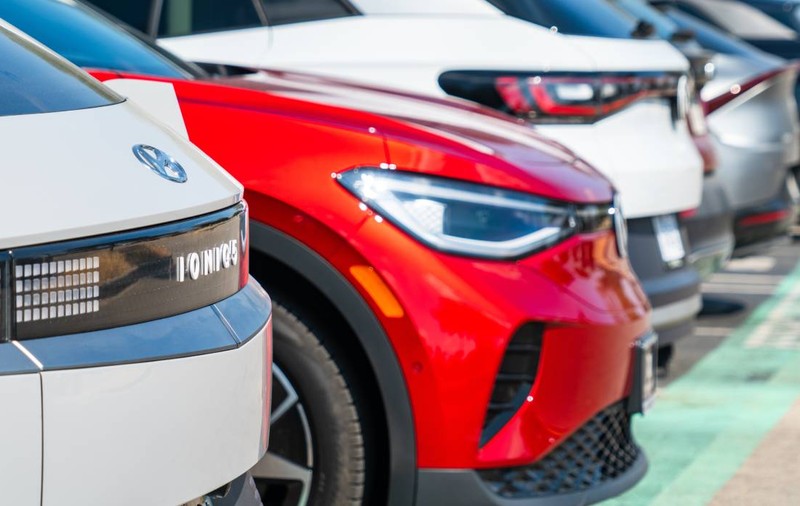 Industria auto globală, afectată semnificativ de noile tarife impuse de administraţia Trump