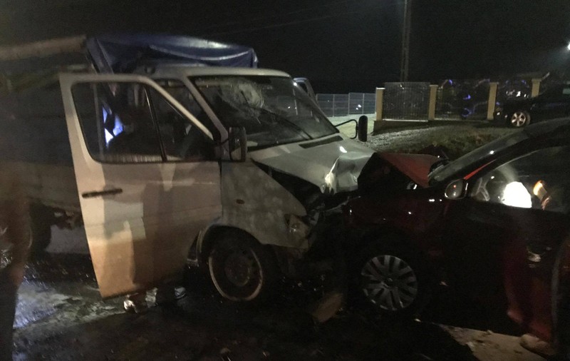Fetiță, la un pas de moarte într-un accident provocat de tatăl ei în Botoșani