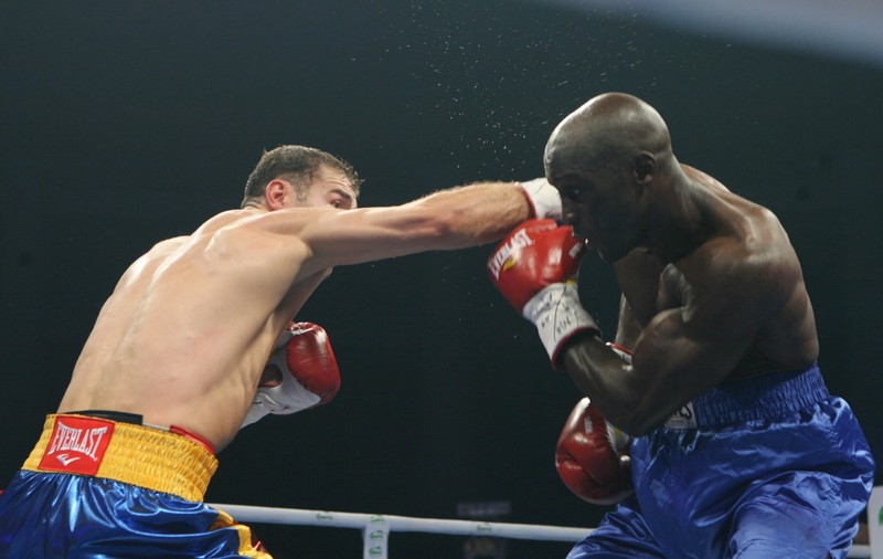 FOTO | Lucian Bute s-a retras oficial din box. Imaginile carierei lui ”Mister KO”. ”Am luat decizia cea mai bună”